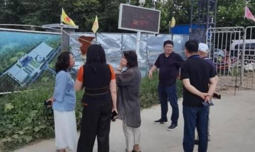 财政部通辽监管局冯局及驰名艺术家赵保乐夫人一行到米乐集团集团莱西医疗产业园进行现场领导工作