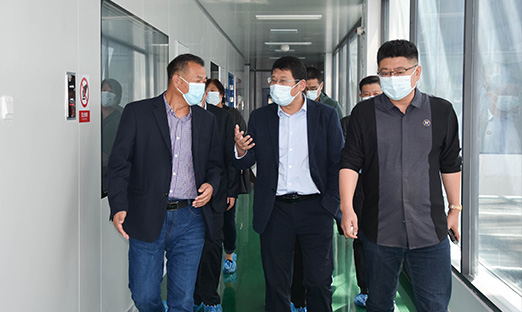 热烈欢迎中华全国供销合作总社赤峰果品钻研院 张为宏董事长、山东省农业科学院农产品钻研所彭立增博士一行莅临米乐集团集团参观互换